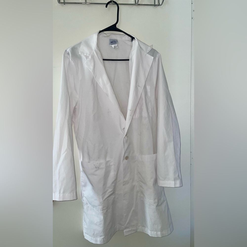 White Lab Coat for Lab Classes - Picture 2 of 2